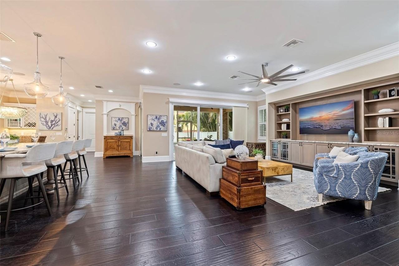 310 8th Ave N - Photo 5 of 44