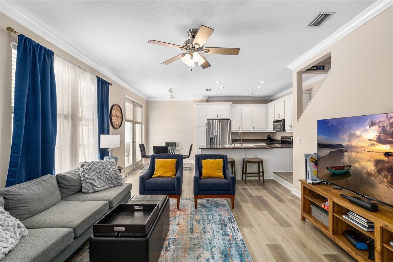 104 S Moody Ave #3 - Photo 3 of 16