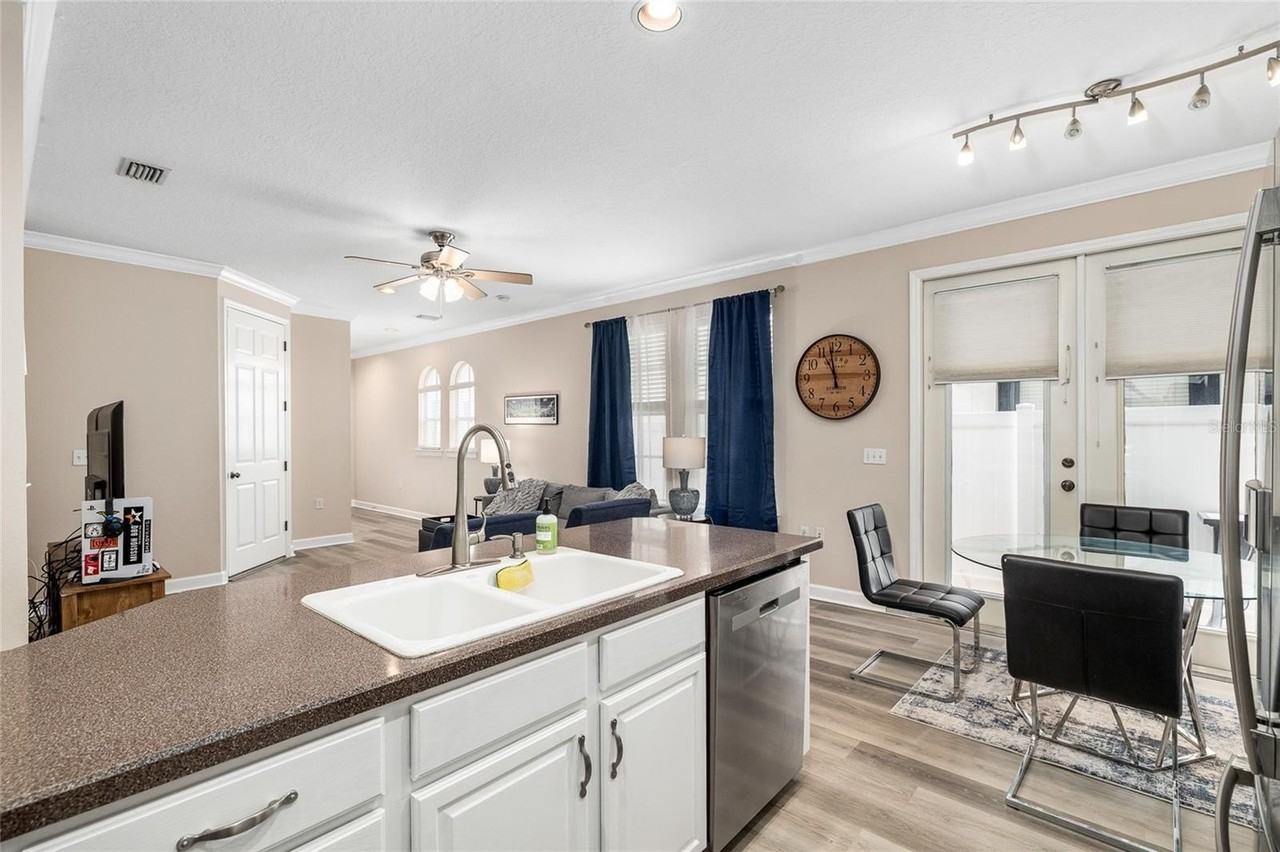 104 S Moody Ave #3 - Photo 4 of 16