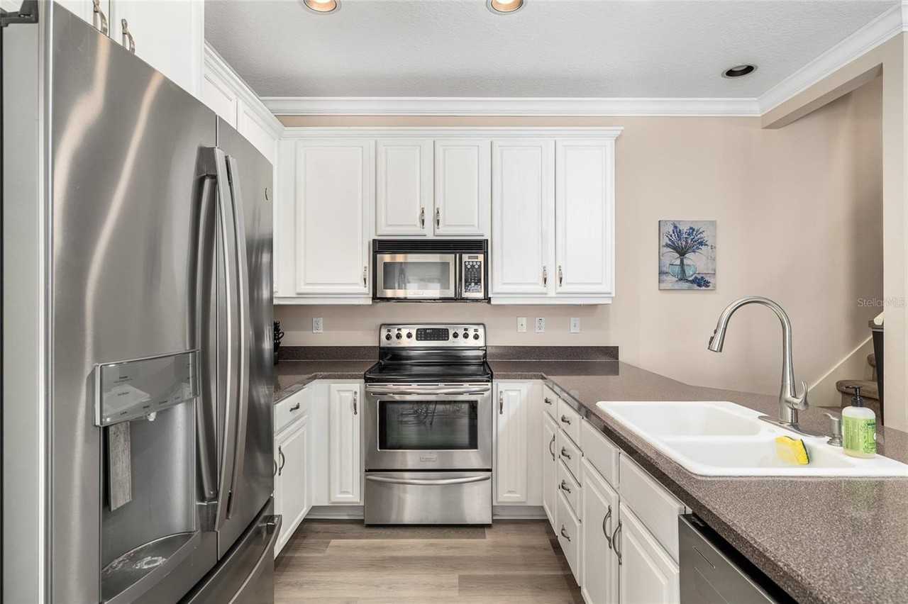 104 S Moody Ave #3 - Photo 5 of 16