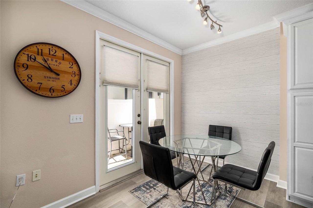 104 S Moody Ave #3 - Photo 6 of 16