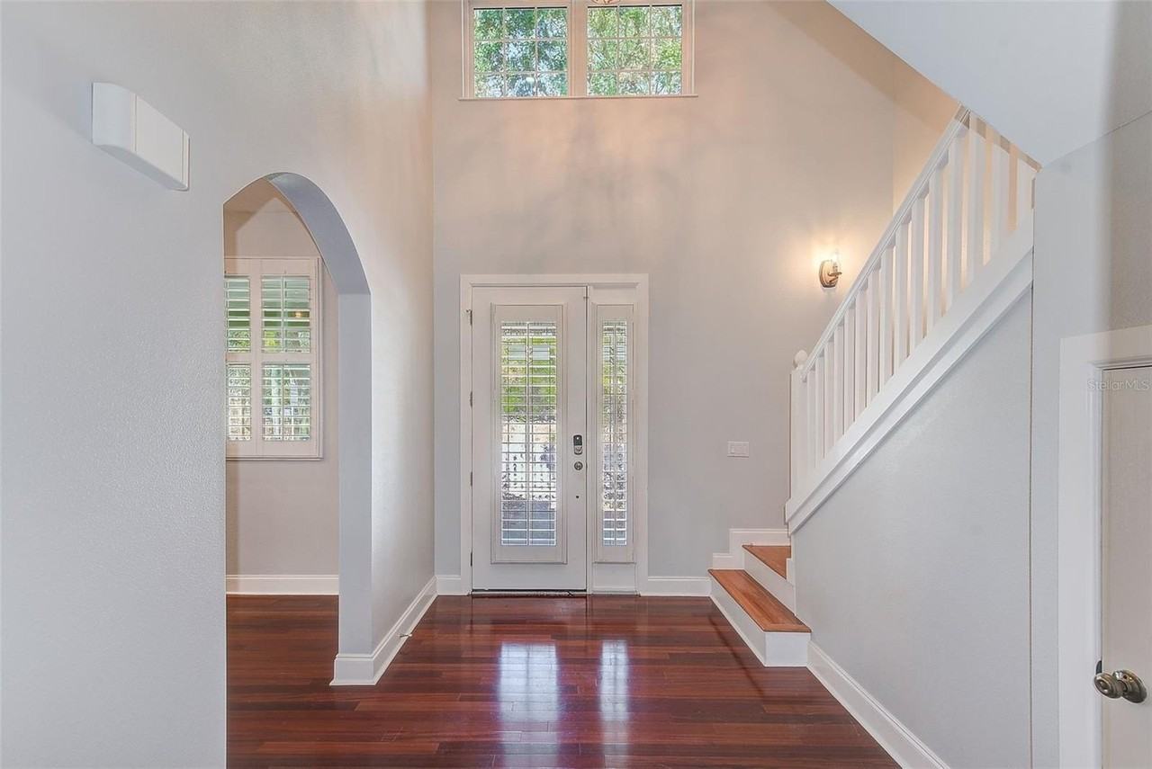 1110 Highland St S - Photo 3 of 38