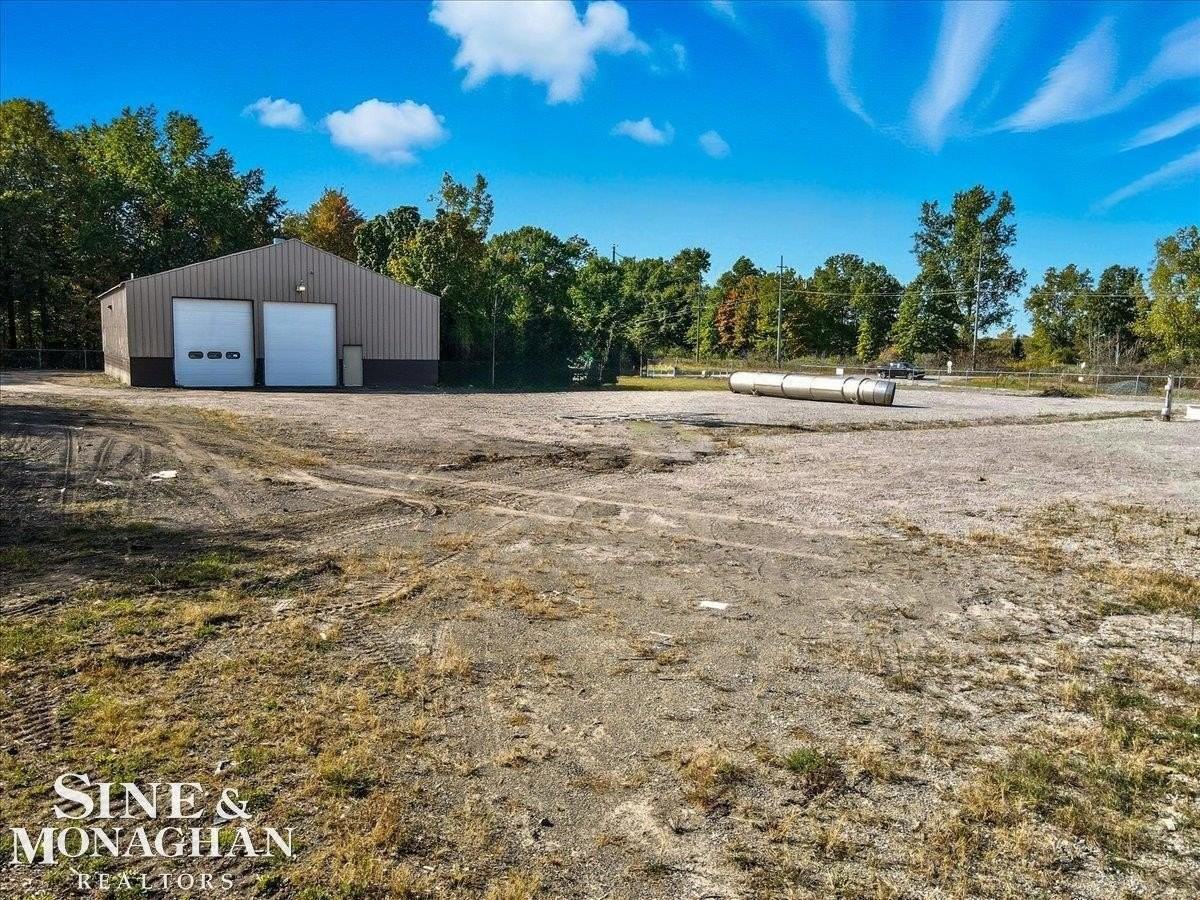 3623 Range Rd - Photo 2 of 33