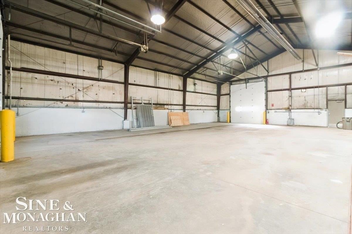 3623 Range Rd - Photo 4 of 33