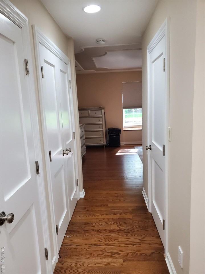 91 Duck Pond Dr - Photo 6 of 13