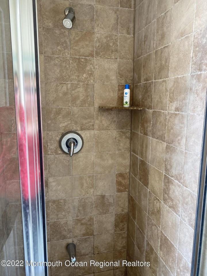 15 Sumner Ave #12 - Photo 4 of 38