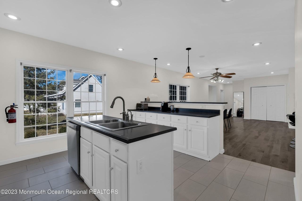 W Park Ave - Photo 7 of 22