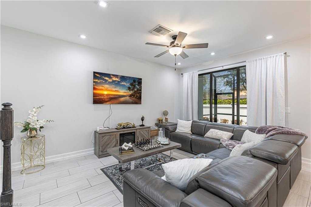 7538 Rockefeller Dr - Photo 4 of 30