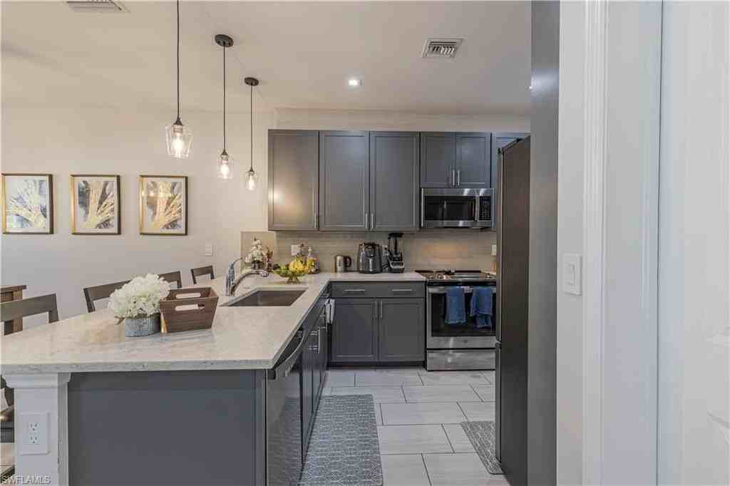 7538 Rockefeller Dr - Photo 6 of 30