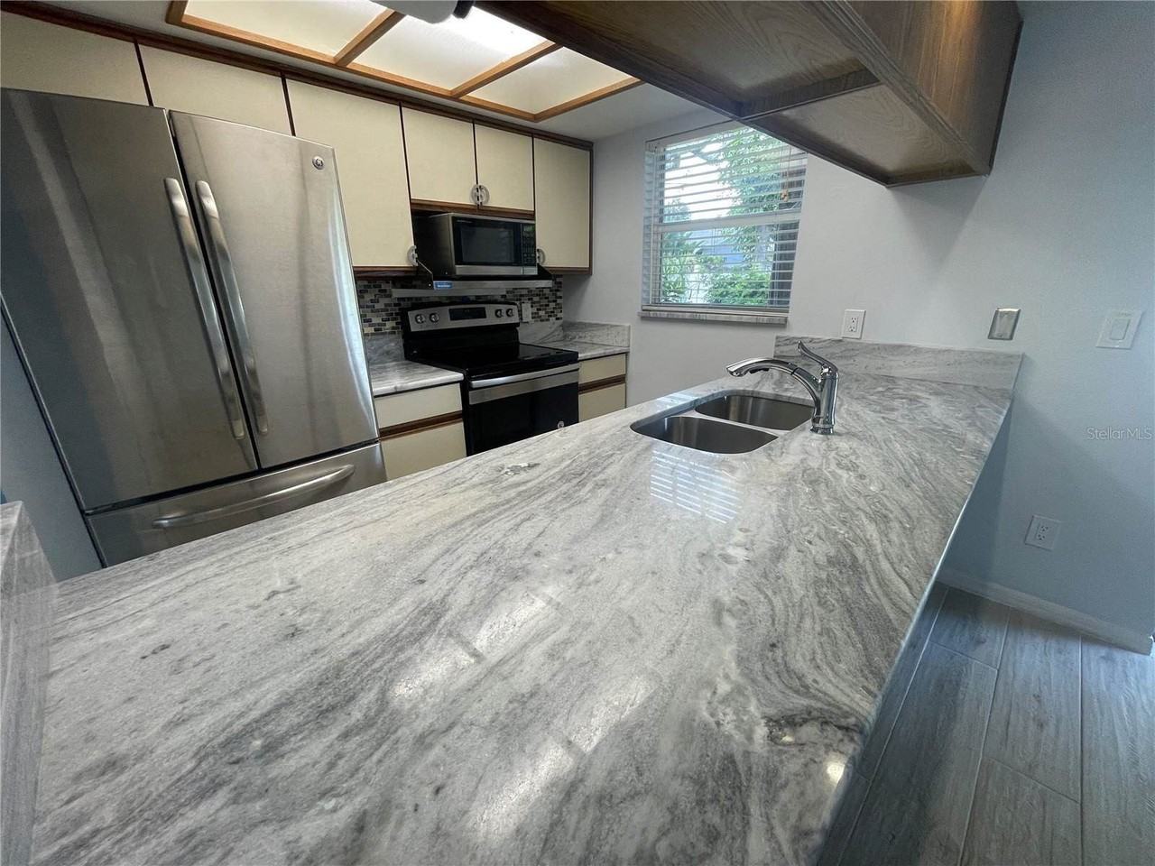 11301 80th Ave - Photo 7 of 41