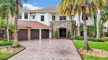 featured image of 10703 Versailles Blvd