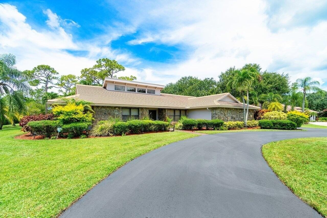 9405 Dundee Dr - Photo 4 of 32