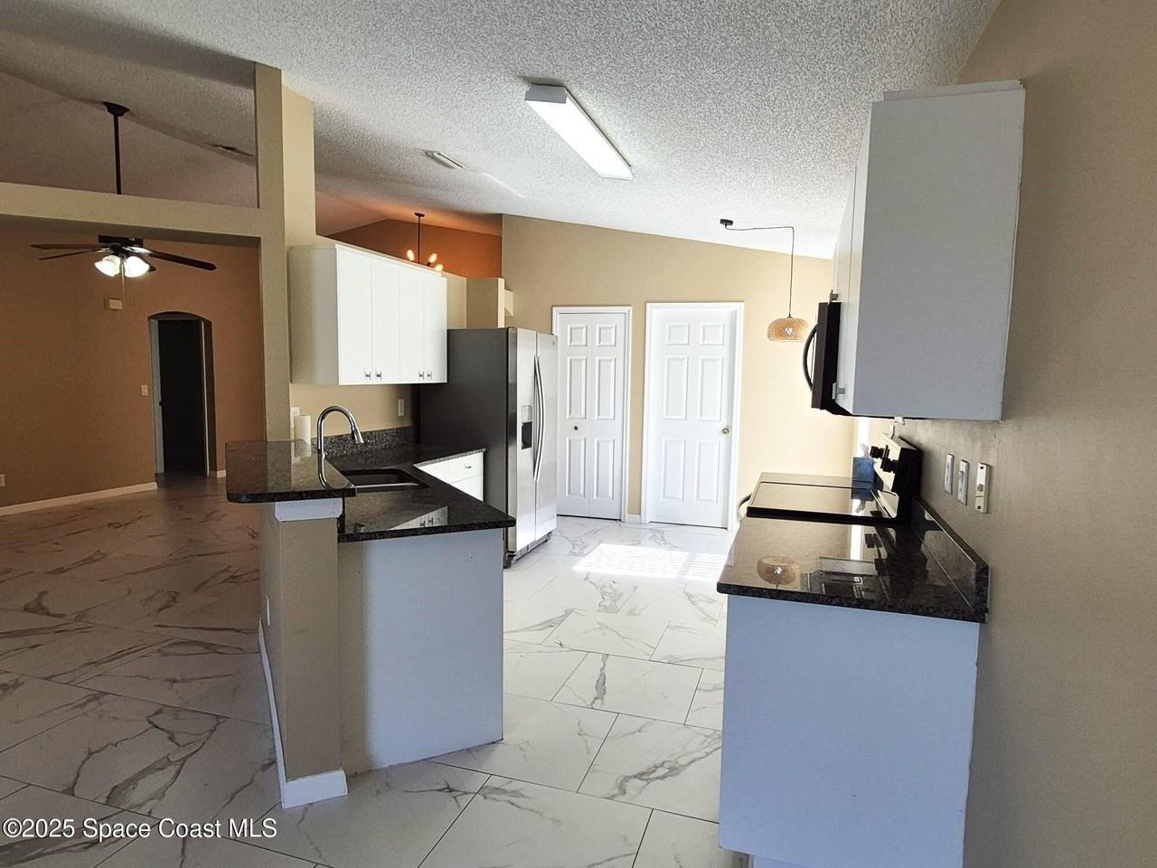 2365 Bayhill Dr - Photo 6 of 24