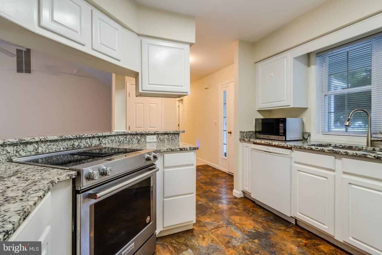 37487 Burton Ct - Photo 4 of 30