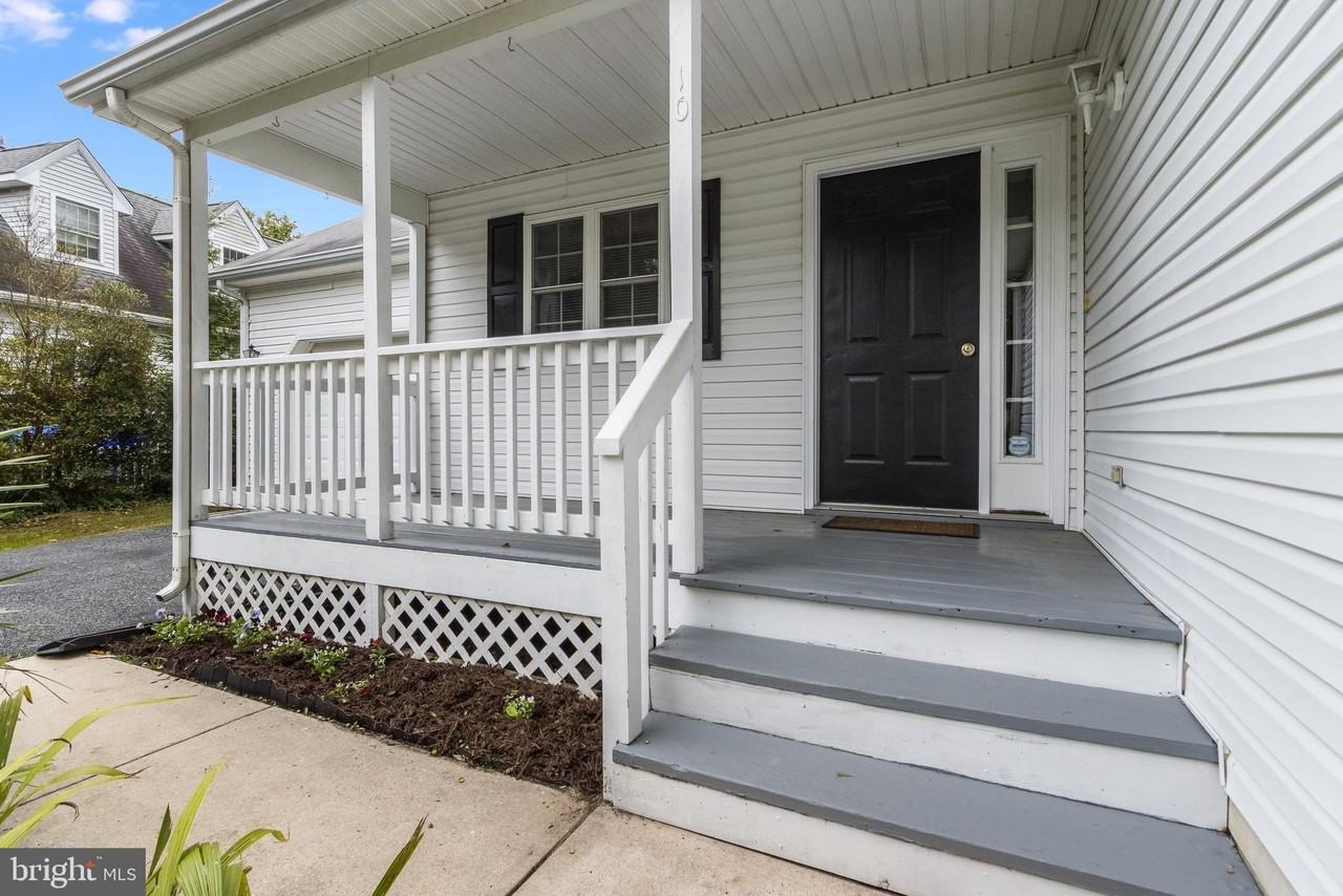 37487 Burton Ct - Photo 2 of 30