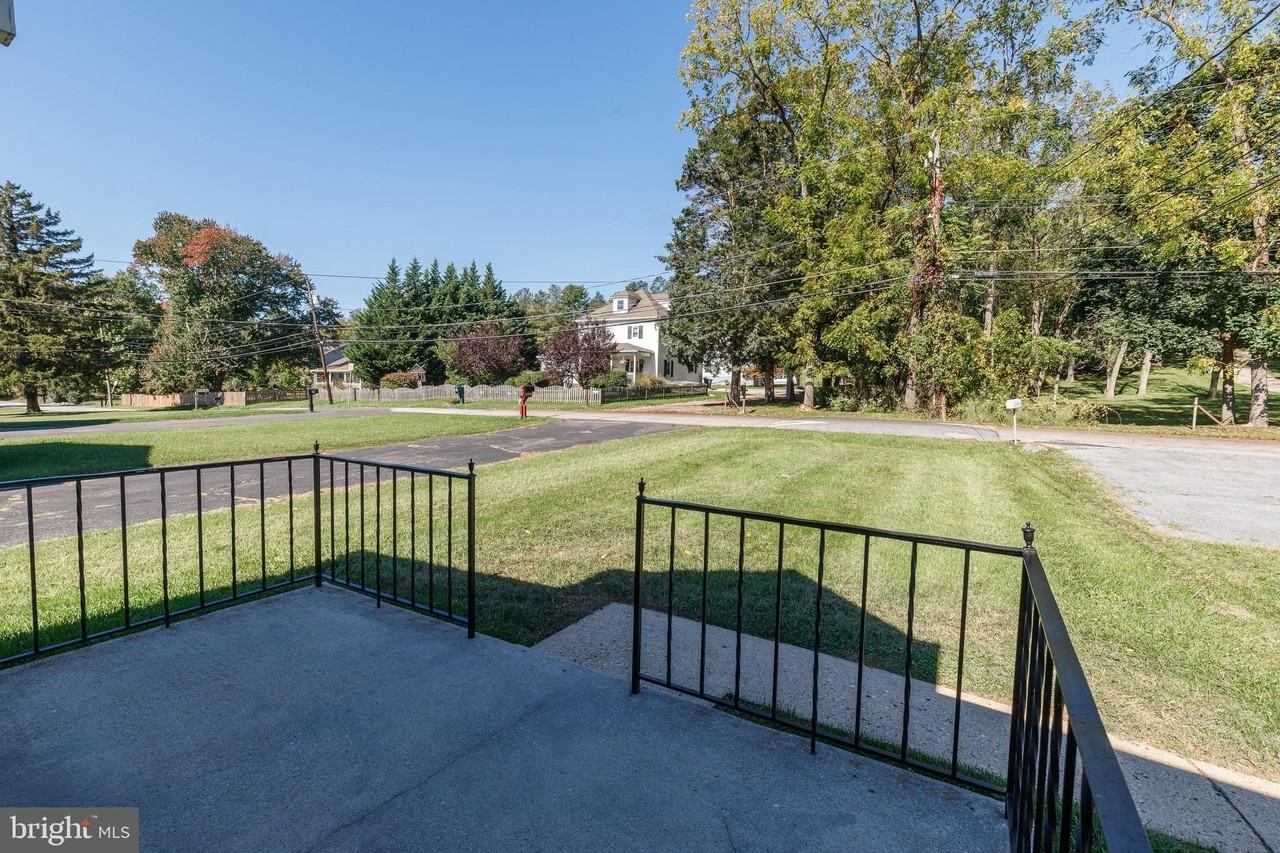 15 Ritters Ln - Photo 3 of 30