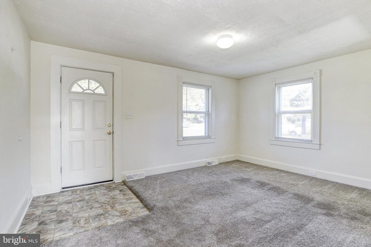 15 Ritters Ln - Photo 4 of 30