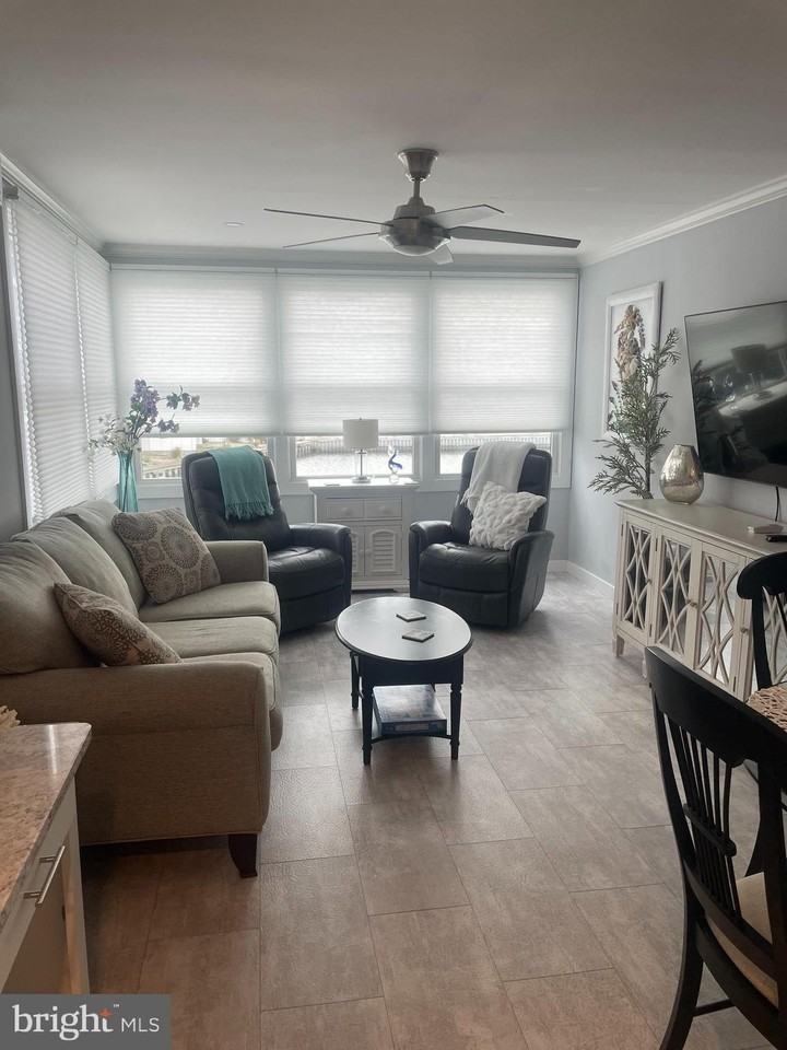 225 26th St Unit 16 #16 - Photo 5 of 12