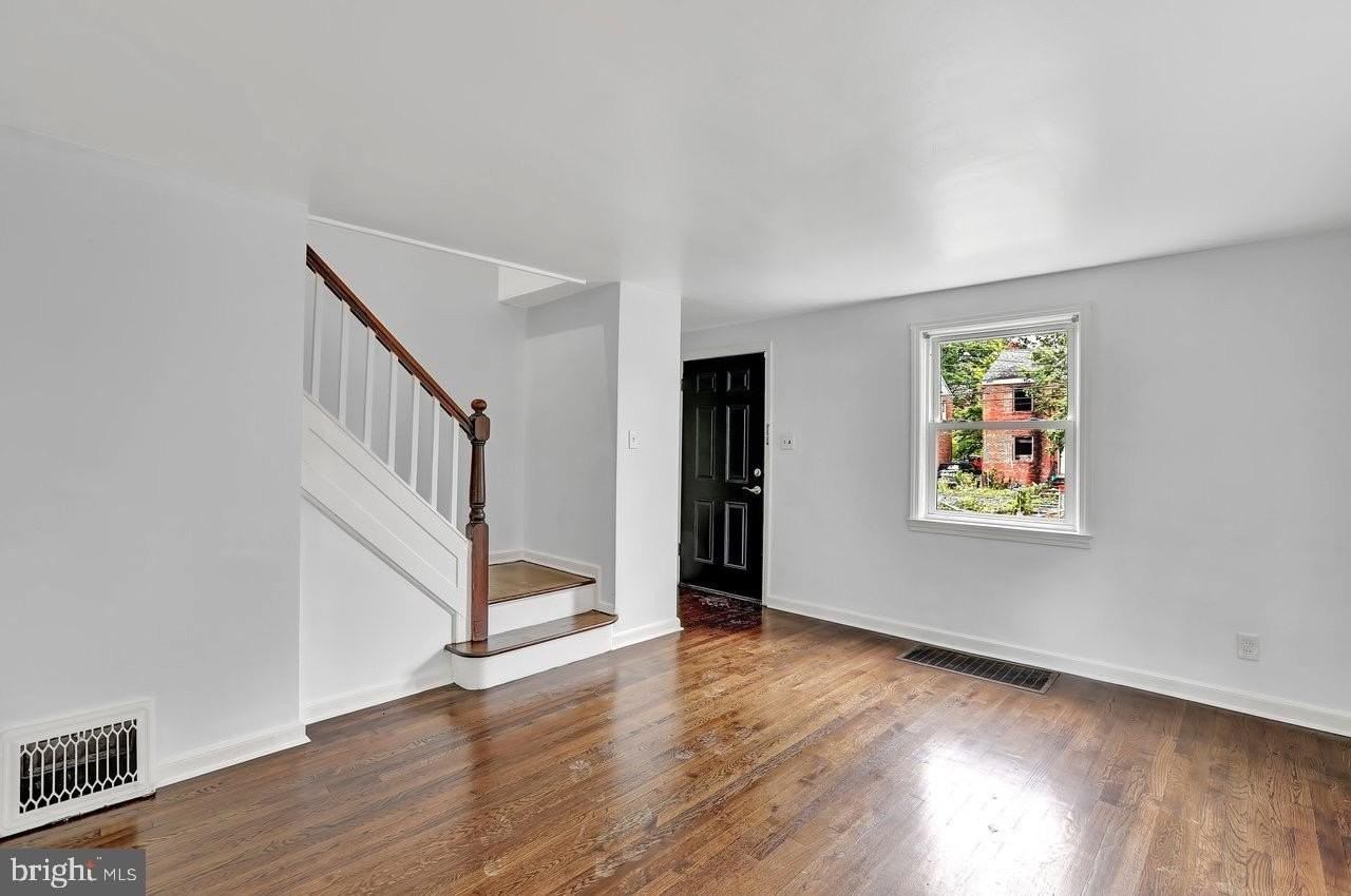 331 Oakland Street - Photo 4 of 21