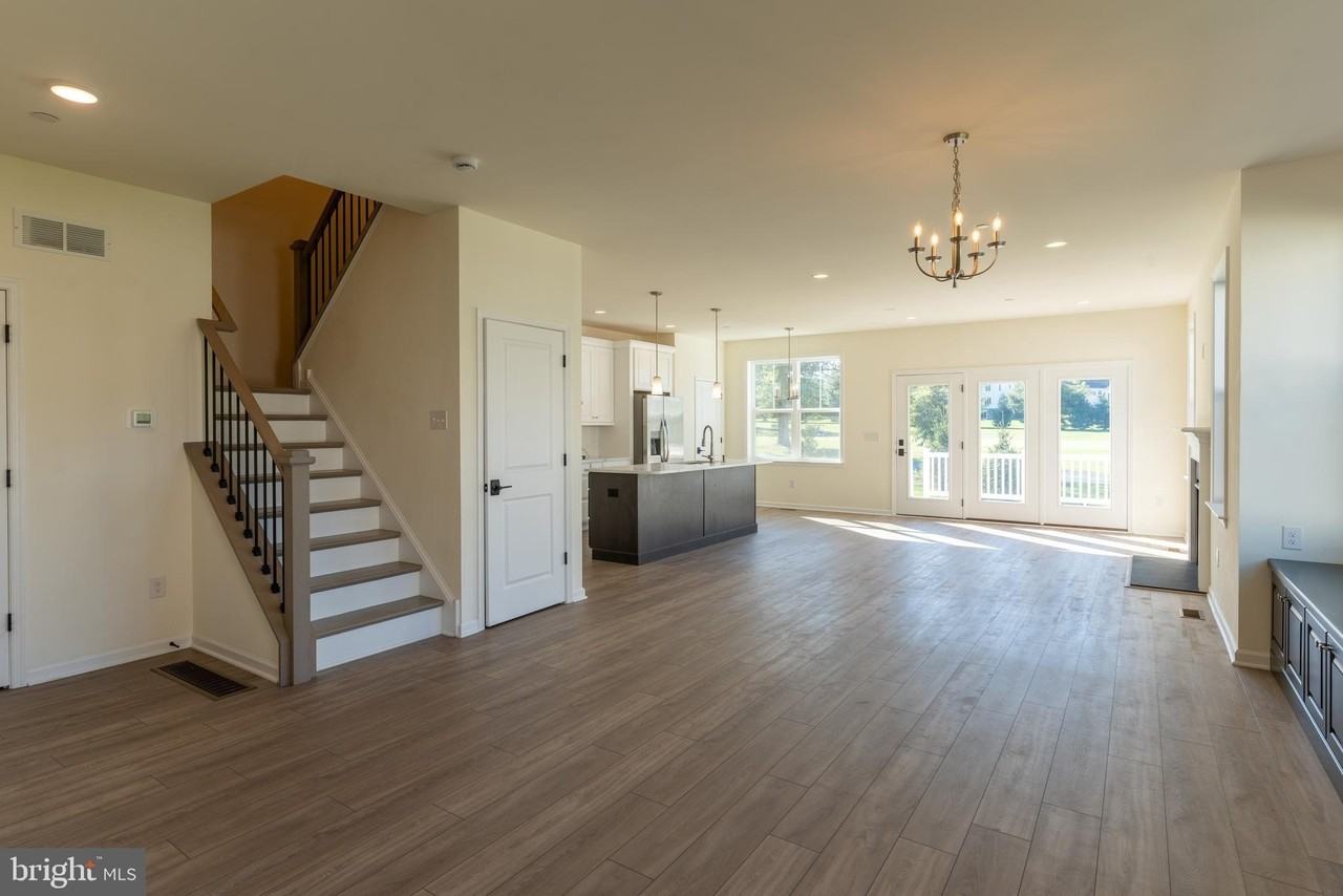 48 Parry Way - Photo 3 of 31