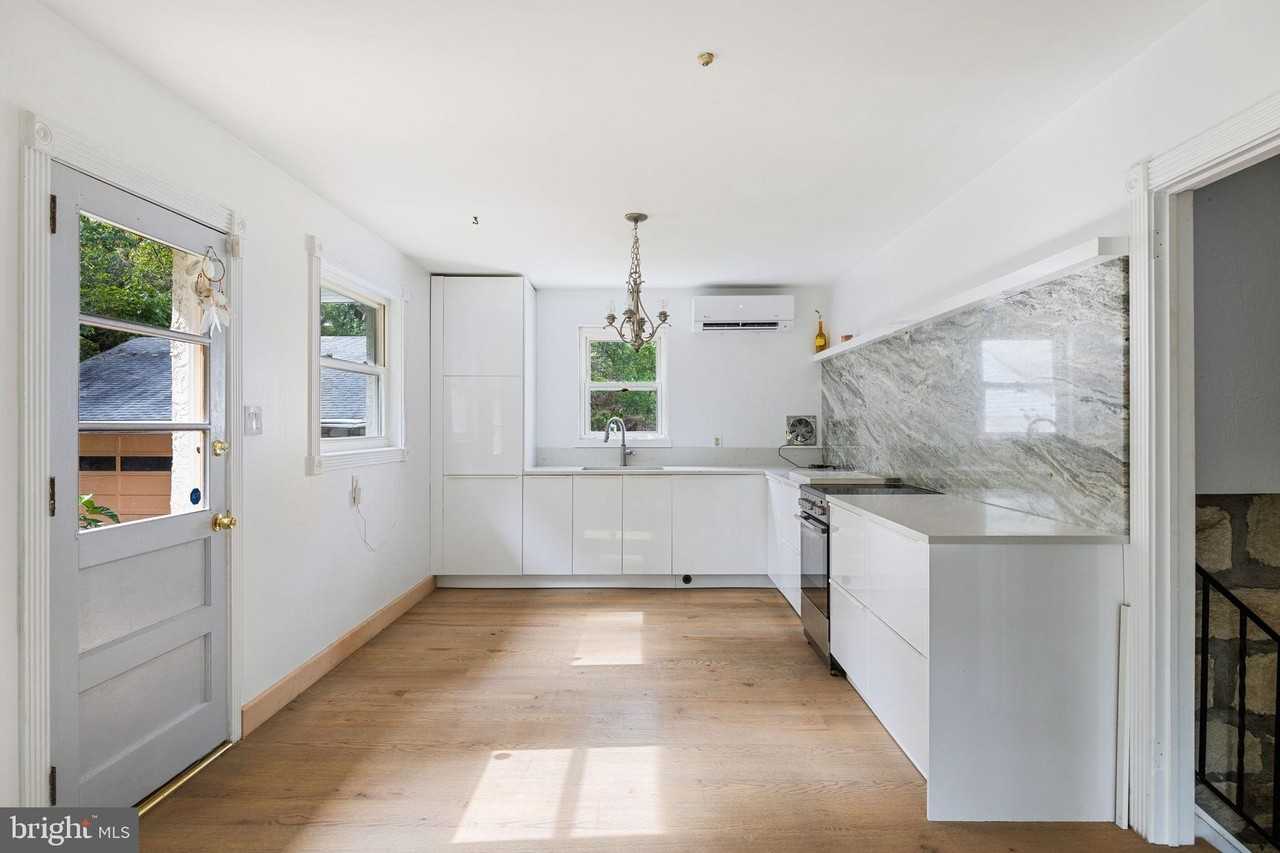 601 Cathcart Rd - Photo 4 of 38