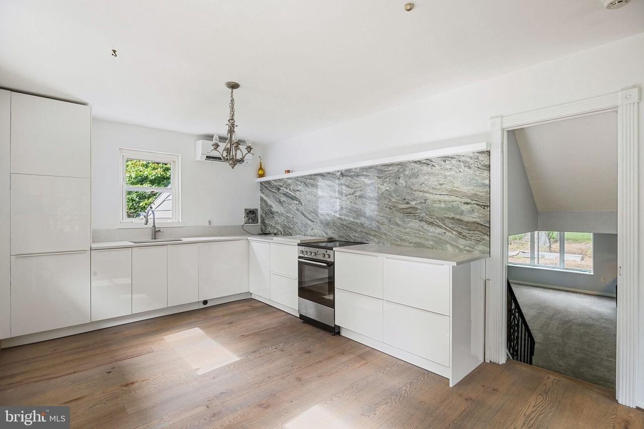 601 Cathcart Rd - Photo 5 of 38