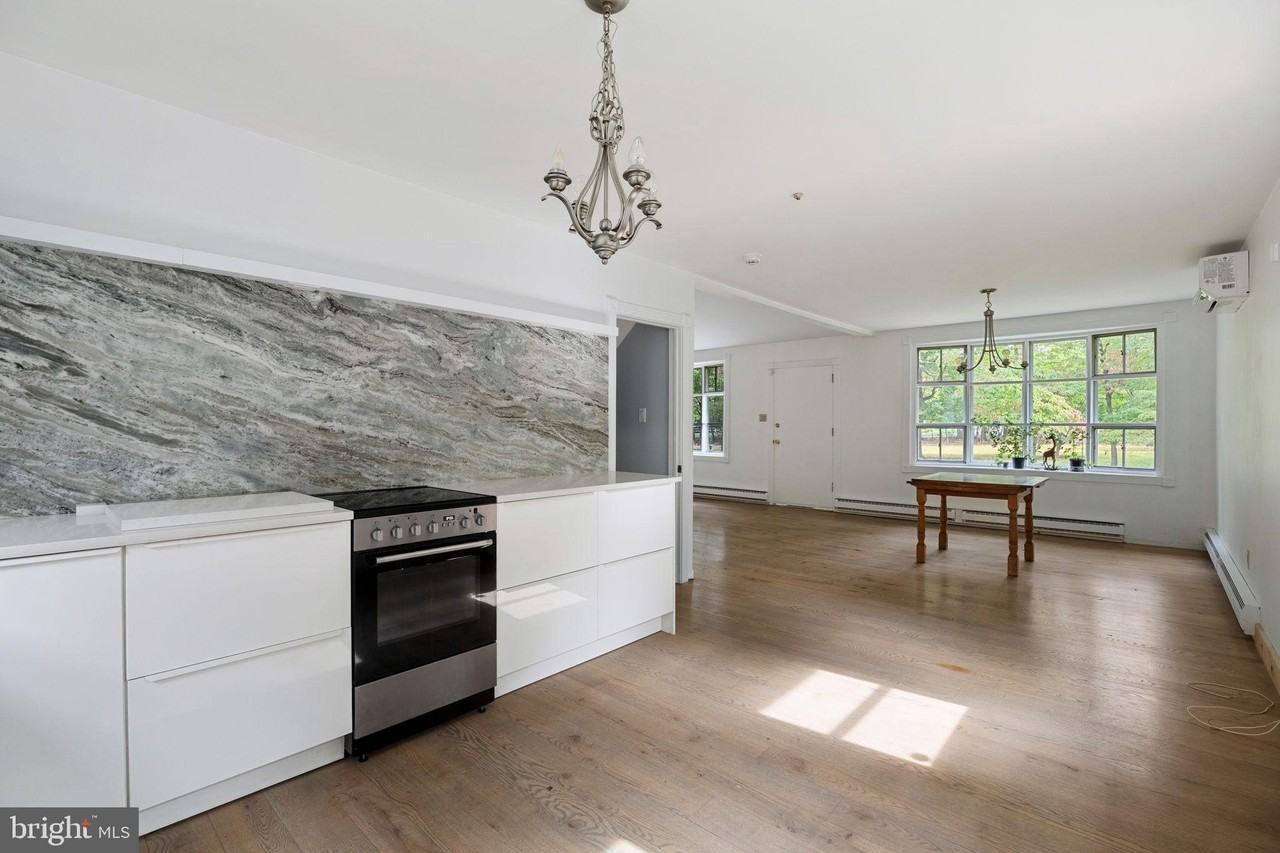 601 Cathcart Rd - Photo 6 of 38