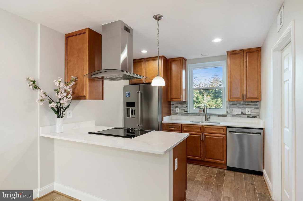 55 Dale St - Photo 4 of 34