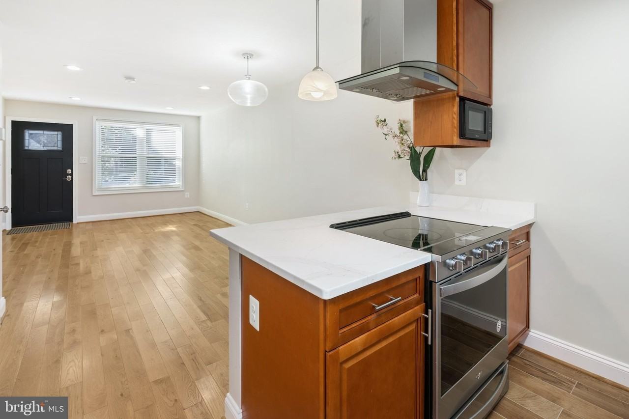 55 Dale St - Photo 7 of 34