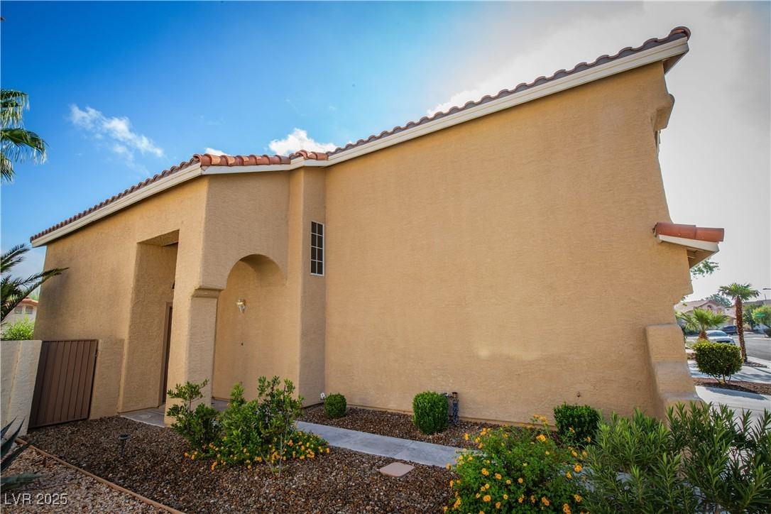 7820 Paper Flower Court - Photo 4 of 30