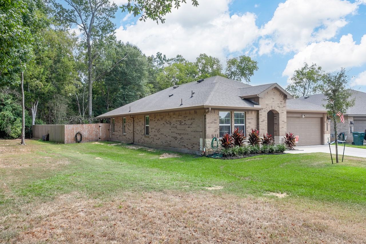 6645 Riplee St - Photo 3 of 29