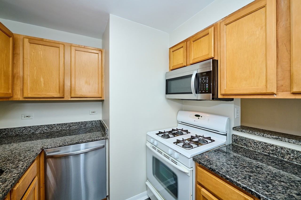 2424 W Estes Ave ##3d - Photo 3 of 13