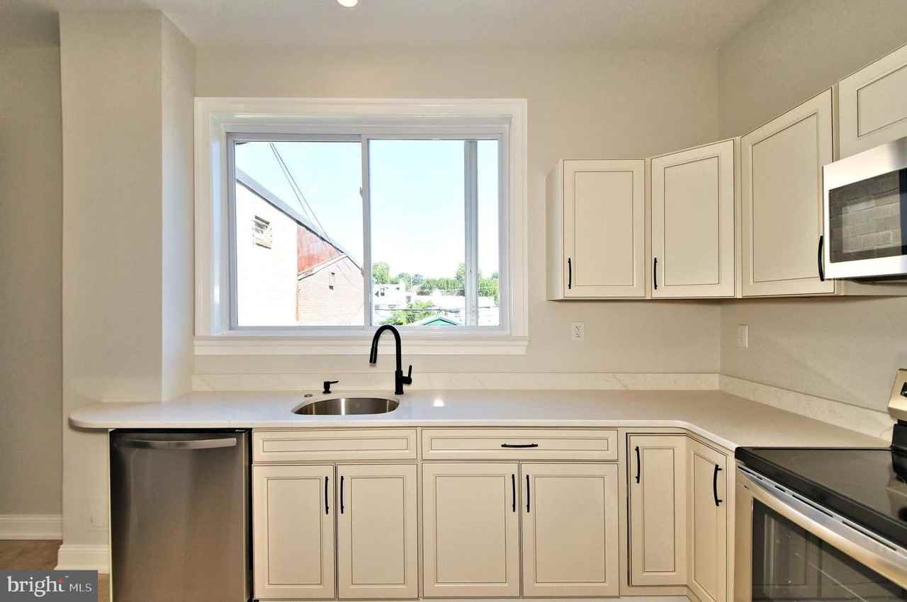 241 Bridge Street - Photo 5 of 28