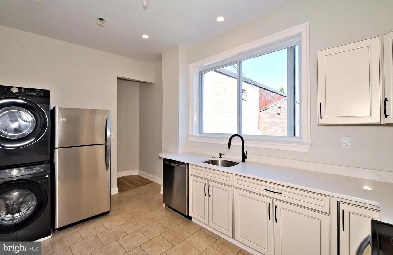 241 Bridge Street - Photo 6 of 28