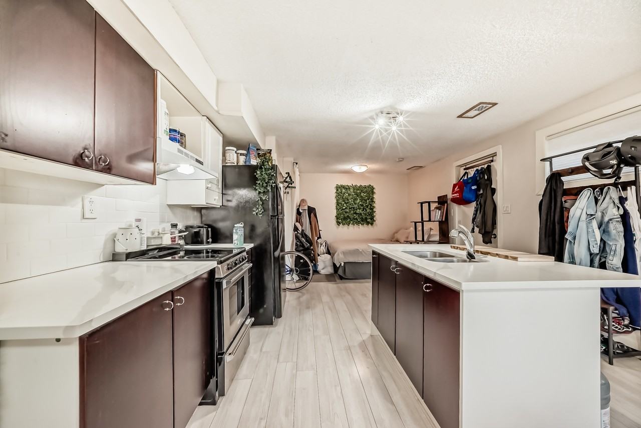 1028 9 Street Southeast - 1 #1 - Photo 2 of 30