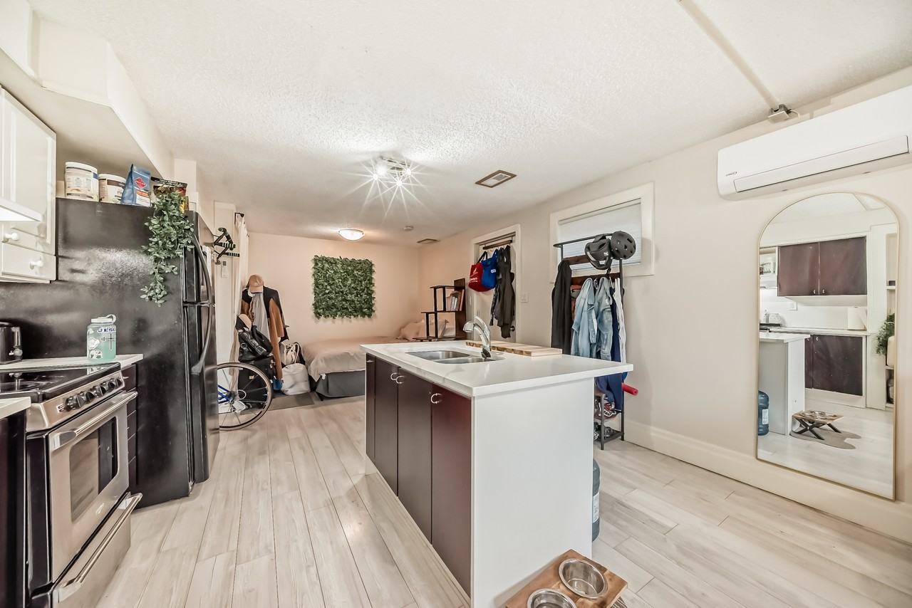 1028 9 Street Southeast - 1 #1 - Photo 3 of 30