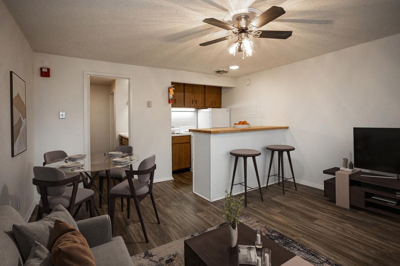 Windsor Court Apartments - Photo 3 of 23