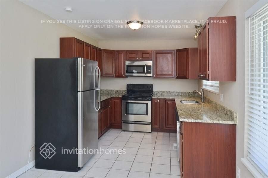 1006 S Macon St - Photo 3 of 18