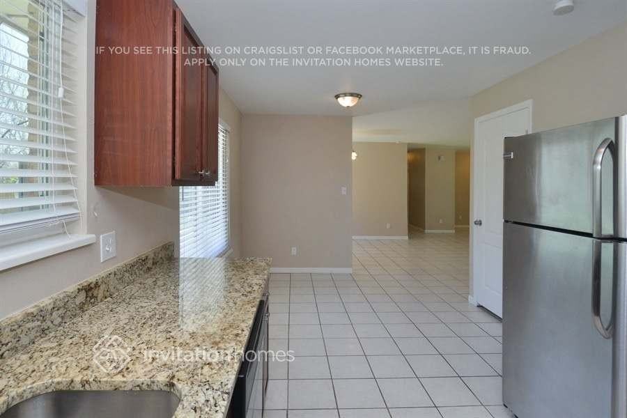 1006 S Macon St - Photo 4 of 18