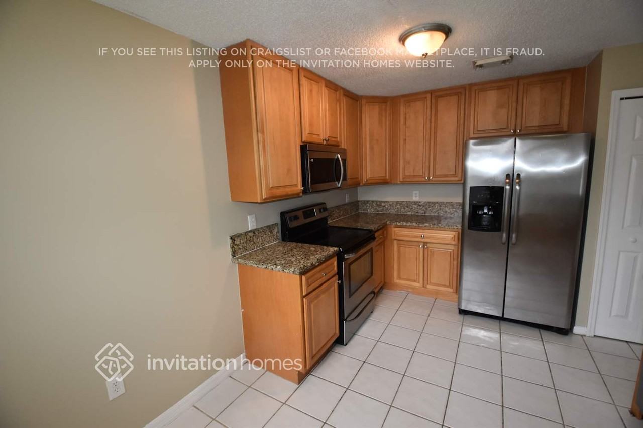 19145 Nw 13th St - Photo 3 of 9