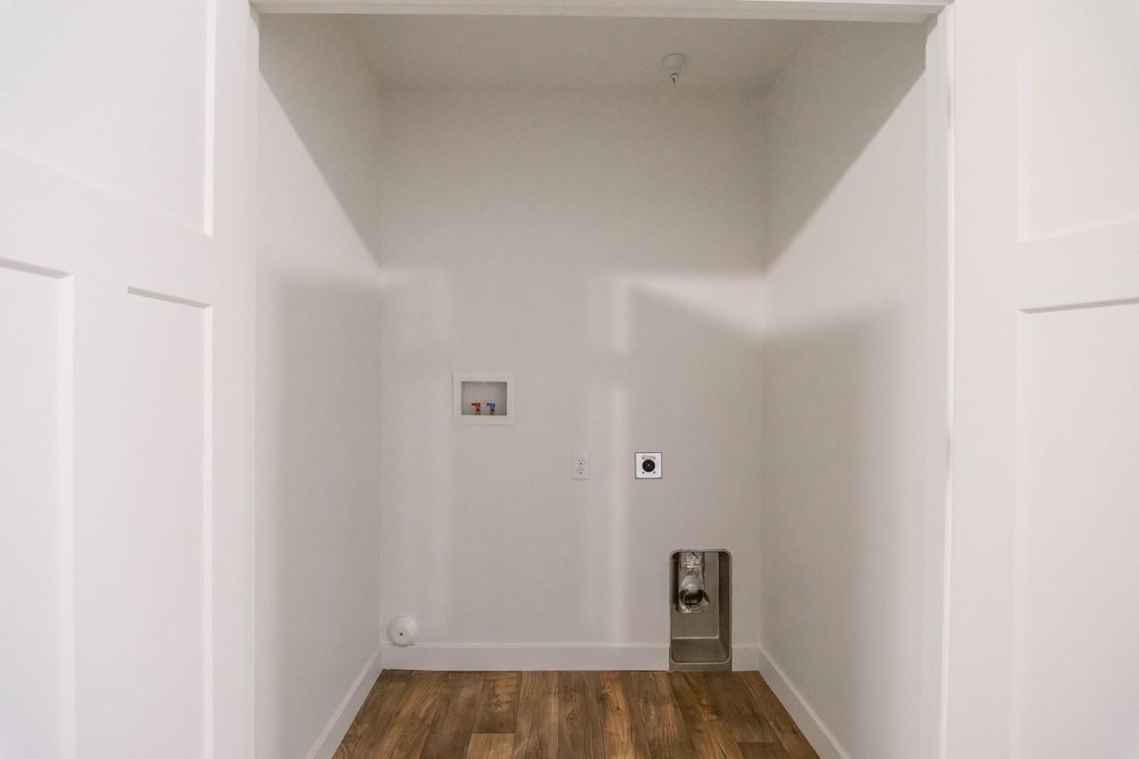 Gorgeous 3 - Photo 6 of 50