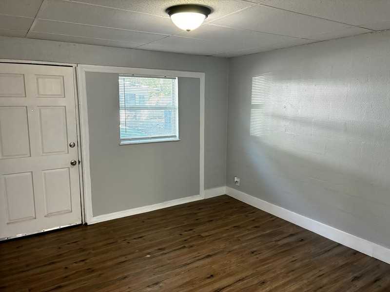 2146 Inwood Ter - Photo 4 of 9