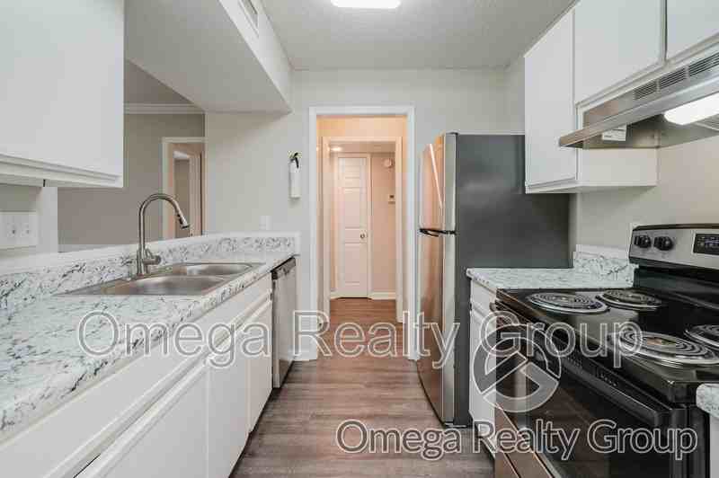 3626 Castle Ridge Rd - Photo 7 of 32