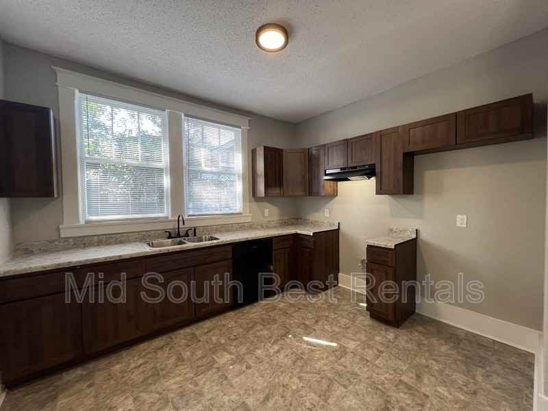 444 N Avalon St - Photo 3 of 9