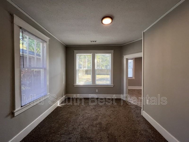 444 N Avalon St - Photo 4 of 9