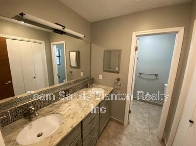 8874 Burning Tree Rd - Photo 5 of 40