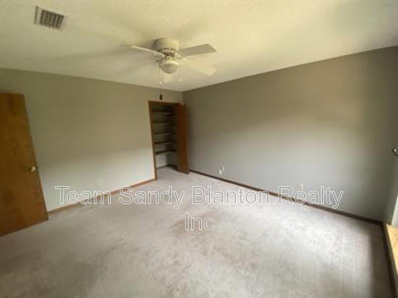 8874 Burning Tree Rd - Photo 7 of 40