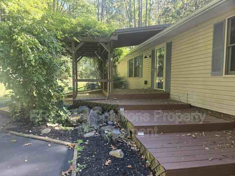 4724 Bennington Rd - Photo 2 of 39