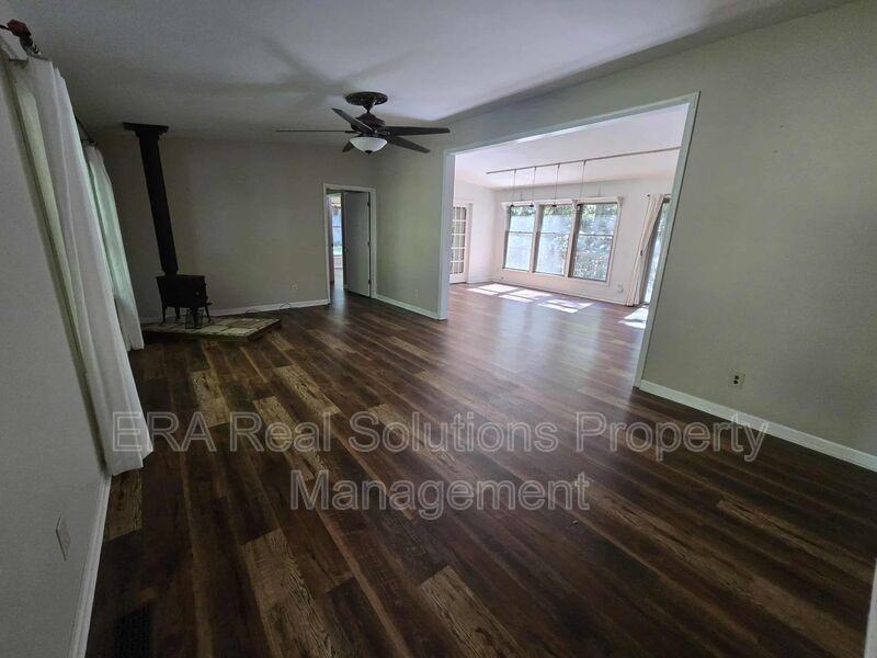 4724 Bennington Rd - Photo 3 of 39