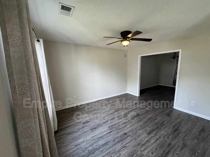 66 Sand Oak Ct - Photo 5 of 18